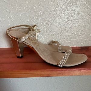 Badgley Mischka Size 8 Gold Embellished Strappy Sandal